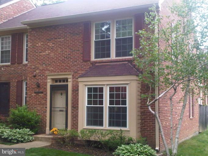 2512 South Walter Reed Drive, Unit 3 Arlington, VA 22206 - Photo 10 of 10 Exterior (Front)