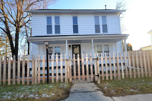 $890 | 610 Union Street, Unit 4, Valparaiso, IN 46383