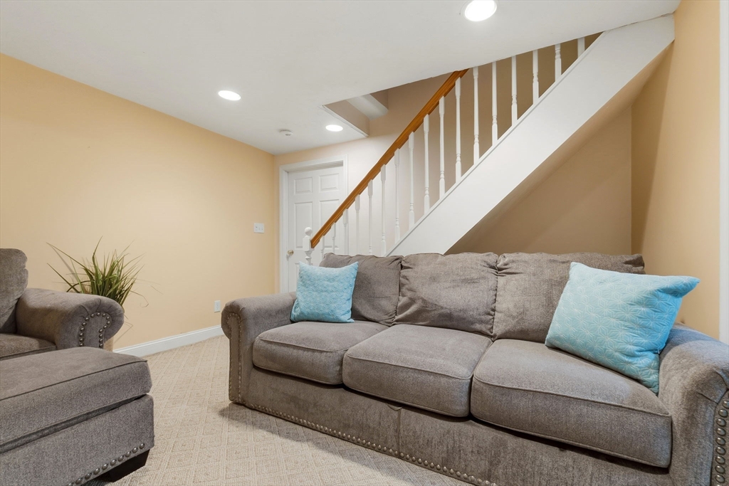 542 Trapelo Road Waltham, MA 02452 - Photo 32 of 42