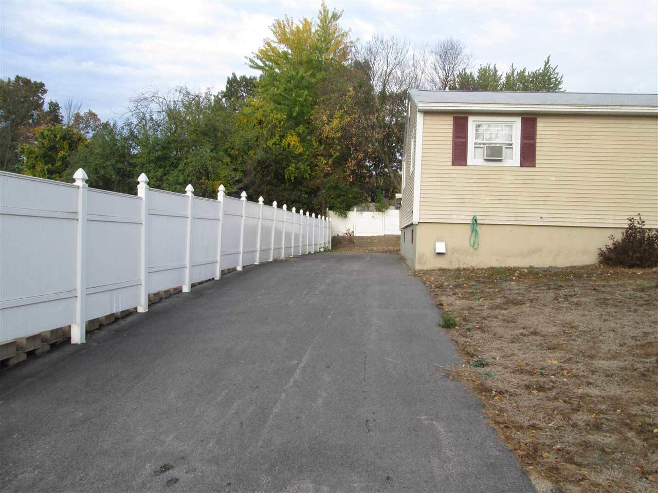 3 Coll Street Hudson, NH 03051 - Photo 5 of 28