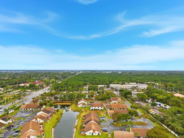 $305,000 | 1060 Parkside Green Drive, Unit D, Greenacres, FL 33415