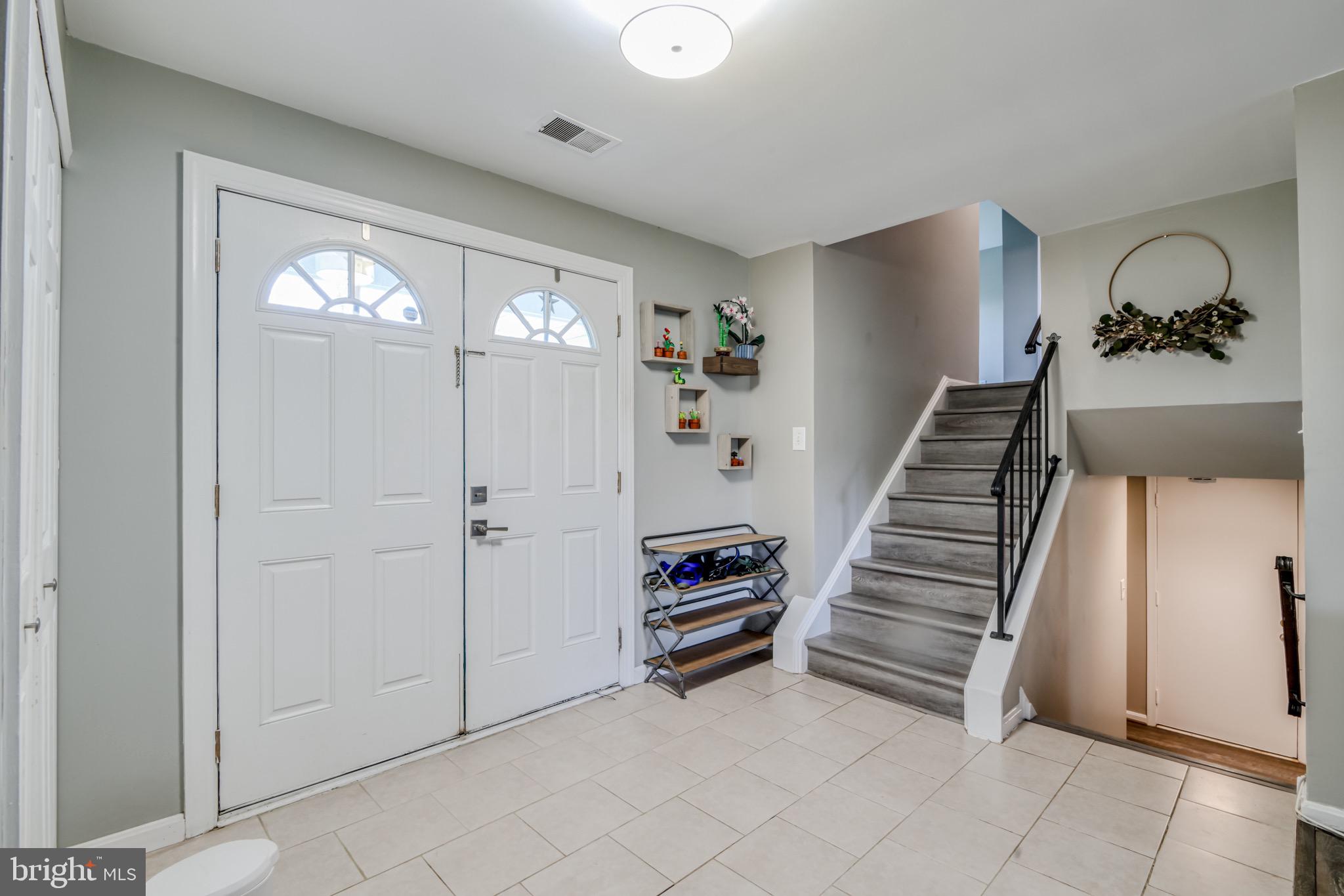 4525 Flintstone Road Alexandria, VA 22306 - Photo 4 of 39 Foyer-New LVP on stairs