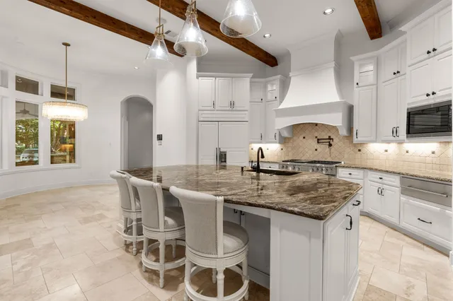 $2,725,000 | 10 Maroon Creek Court, The Woodlands, TX 77389