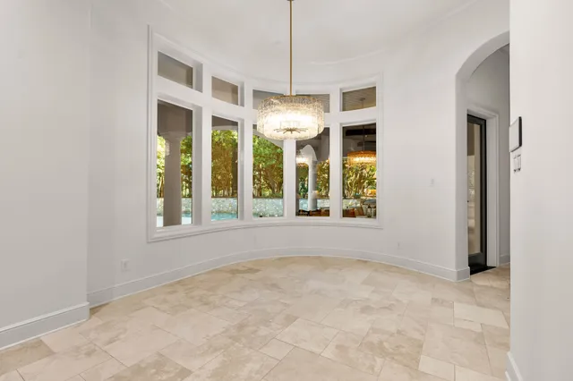 $2,725,000 | 10 Maroon Creek Court, The Woodlands, TX 77389
