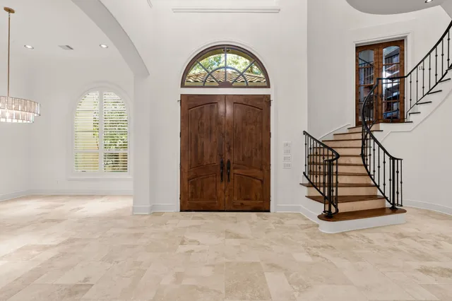 $2,725,000 | 10 Maroon Creek Court, The Woodlands, TX 77389