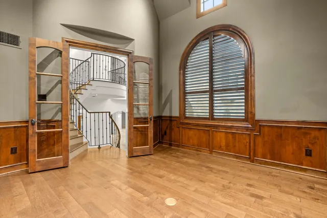 $2,725,000 | 10 Maroon Creek Court, The Woodlands, TX 77389