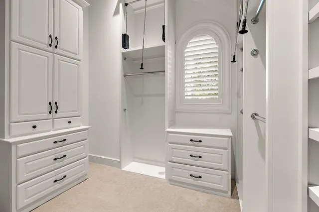 $2,725,000 | 10 Maroon Creek Court, The Woodlands, TX 77389