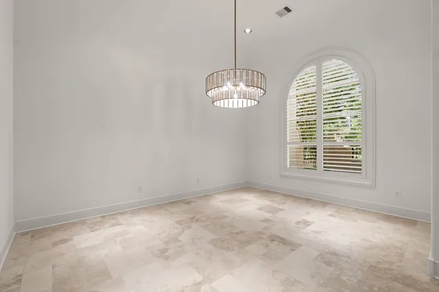 $2,725,000 | 10 Maroon Creek Court, The Woodlands, TX 77389