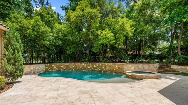 $2,725,000 | 10 Maroon Creek Court, The Woodlands, TX 77389