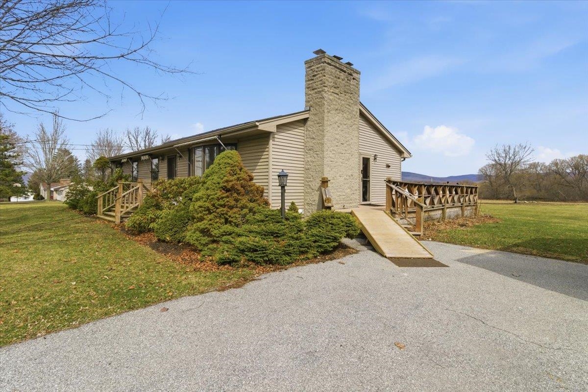 695 Dermody Road Bennington, VT 05201 - Photo 3 of 36