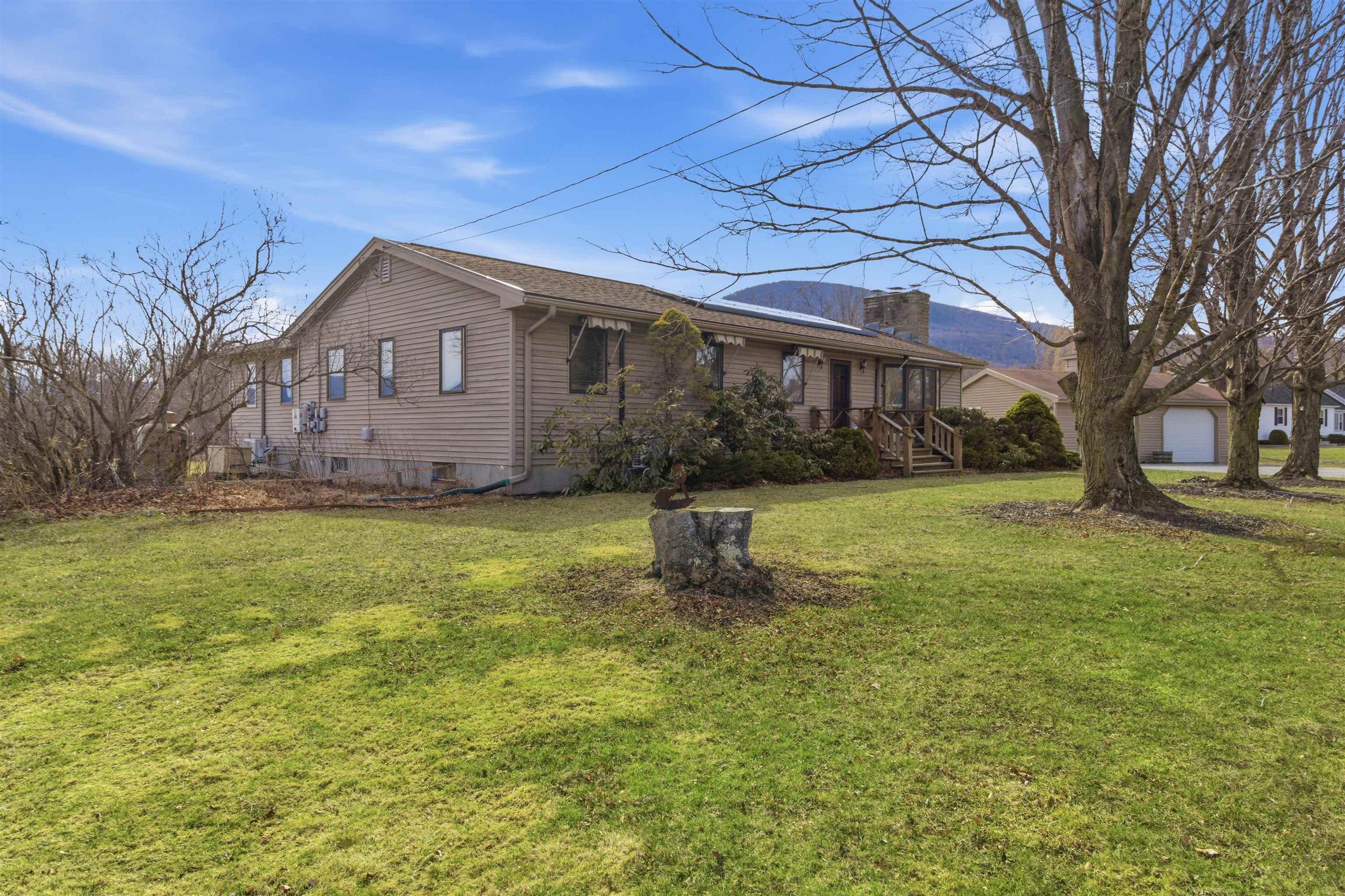 695 Dermody Road Bennington, VT 05201 - Photo 4 of 36