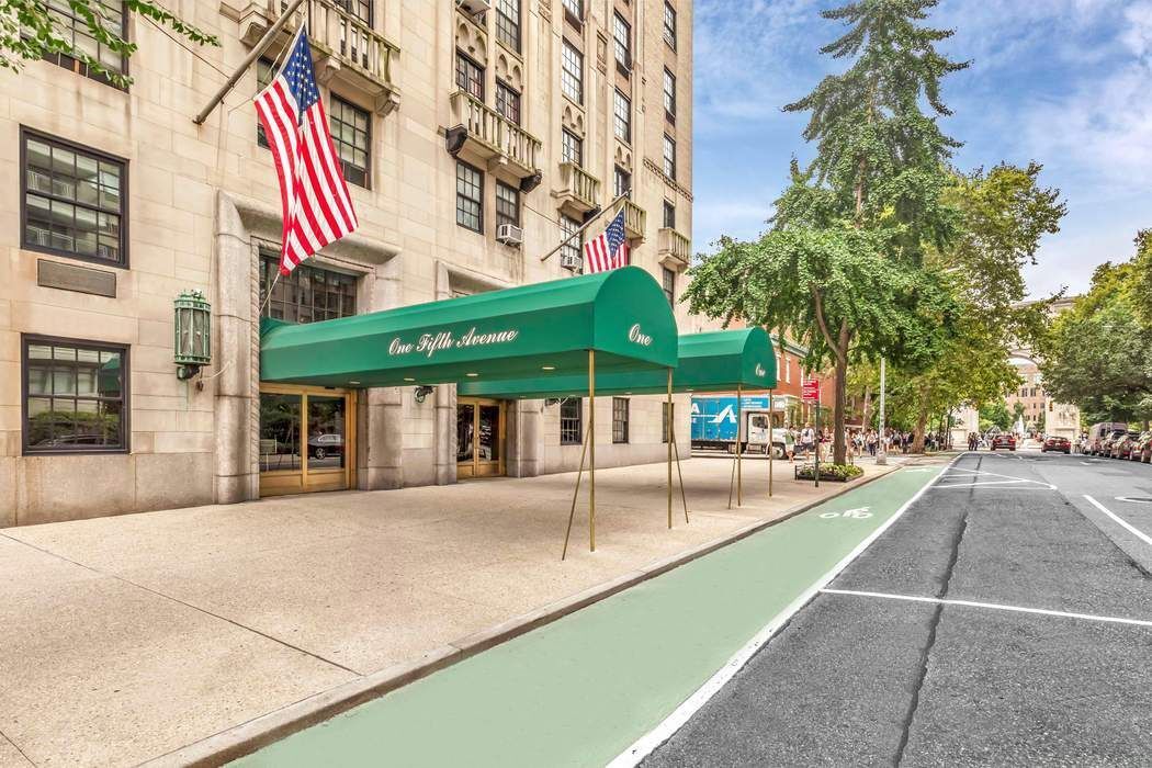 1 5th Avenue, Unit 2J Manhattan, NY 10003 - Photo 17 of 19 a view of a tennis ground with large trees