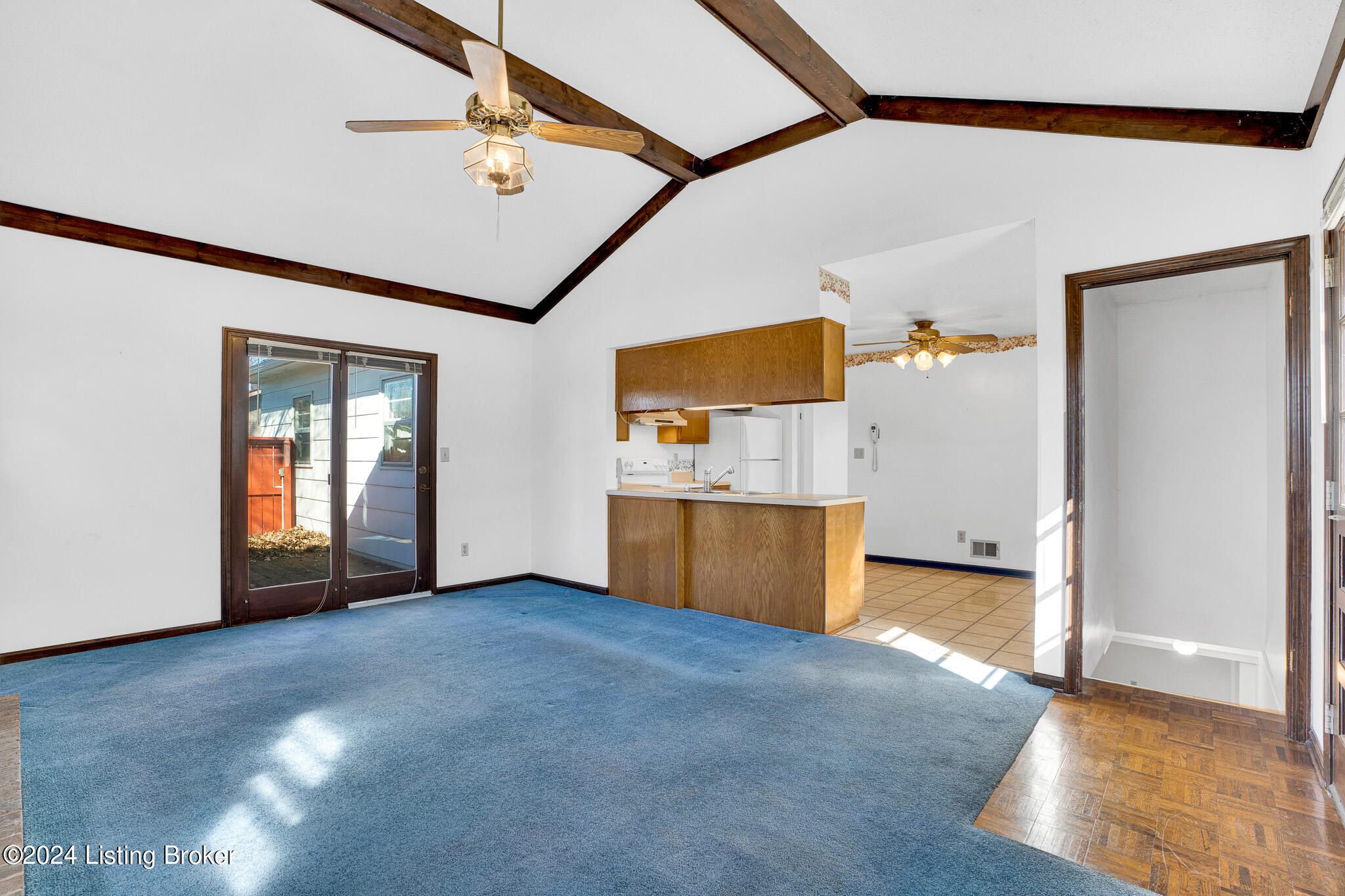 4528 Sandhill Road Louisville, KY 40219 - Photo 12 of 48 DSC09684