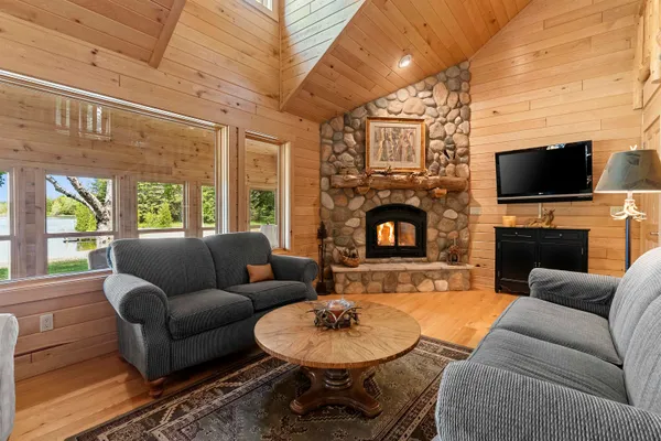 $2,700,000 | 4721 Lake Of The Woods Road, Sturgeon Bay, WI 54235