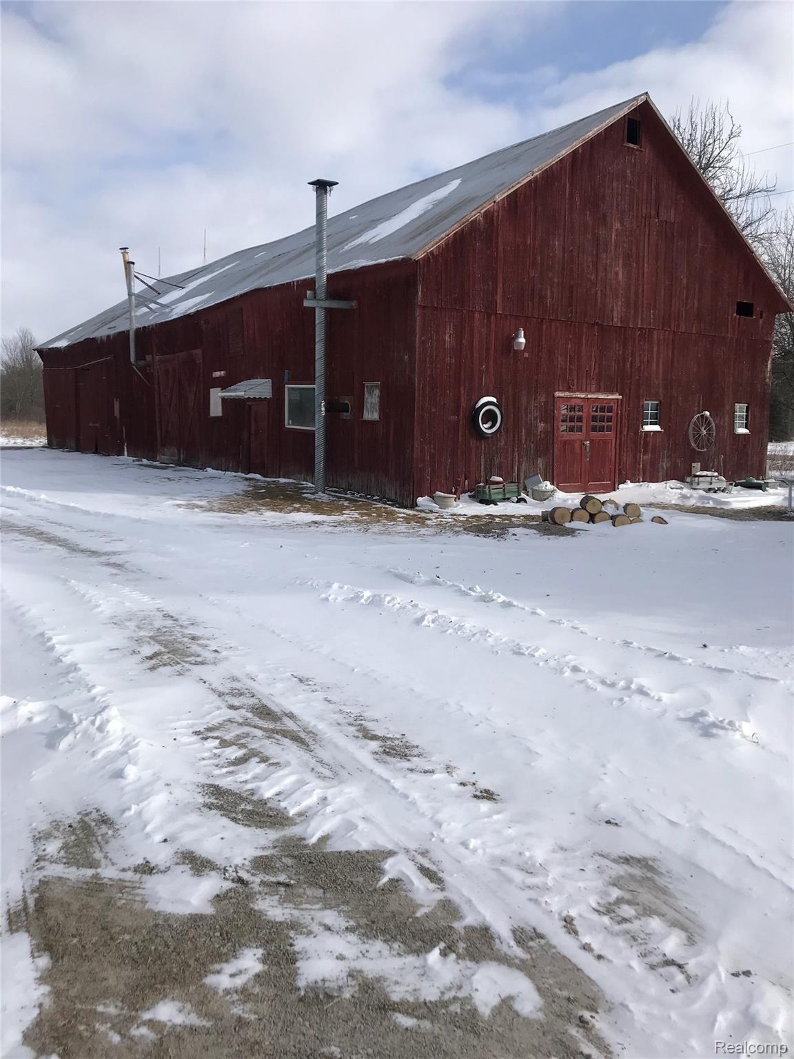 8012 Big Hand Road Columbus, MI 48063 - Photo 6 of 8 big hand barn2.jpg