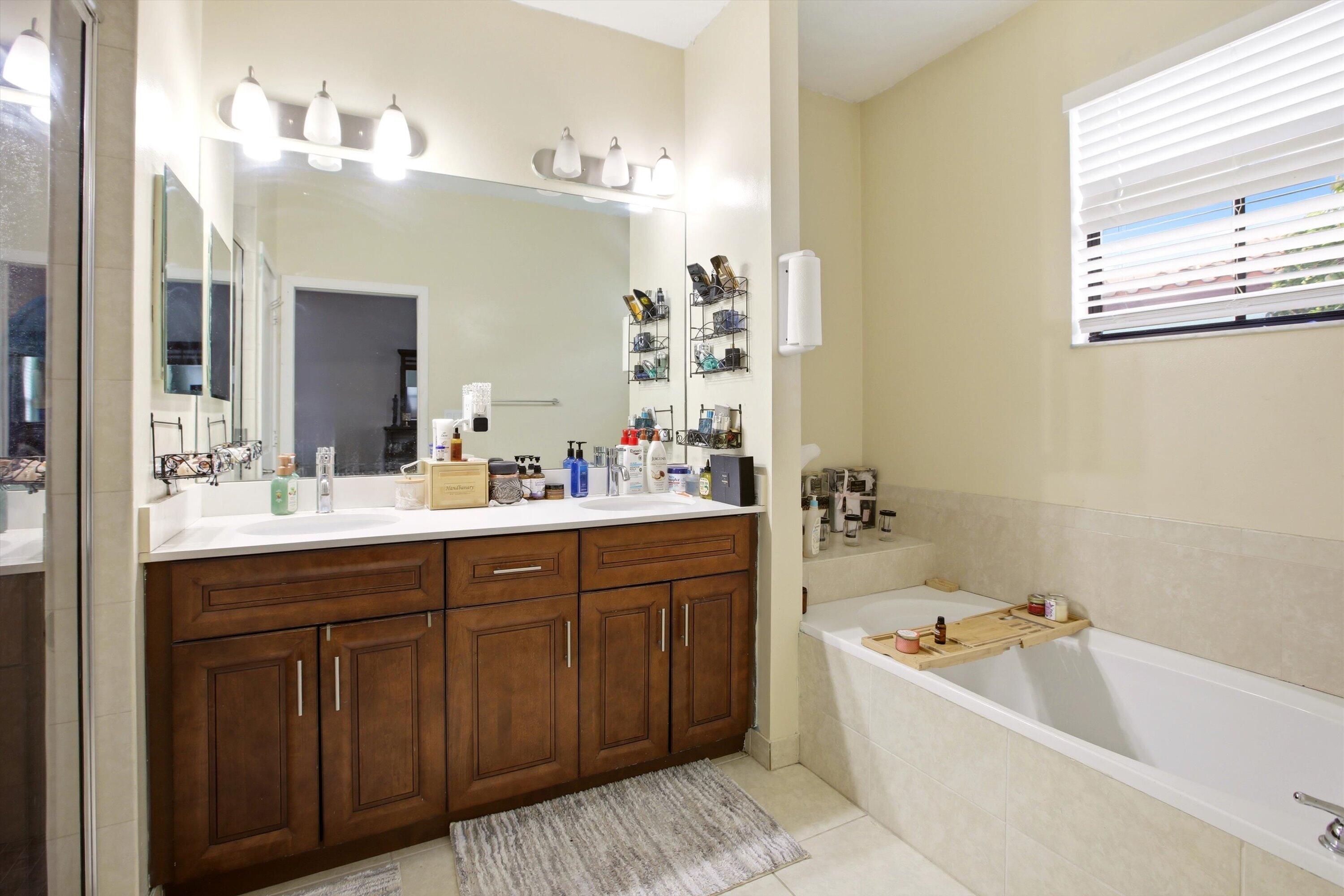 6026 Pine Tree Way, Unit 6026 Riviera Beach, FL 33410 - Photo 15 of 31 16-Property Photo 016