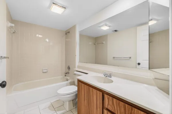 $229,000 | 6049 Balboa Circle, Unit 205, Boca Raton, FL 33433
