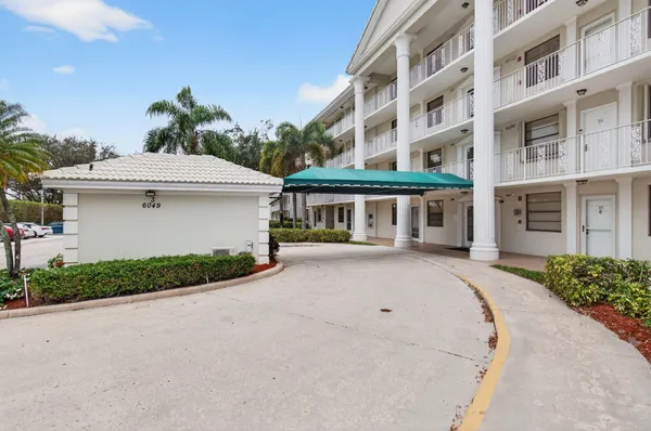 $229,000 | 6049 Balboa Circle, Unit 205, Boca Raton, FL 33433