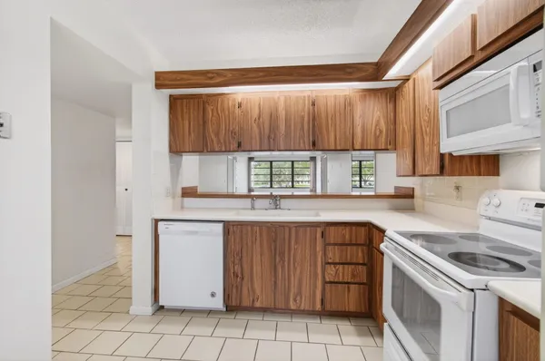 $229,000 | 6049 Balboa Circle, Unit 205, Boca Raton, FL 33433