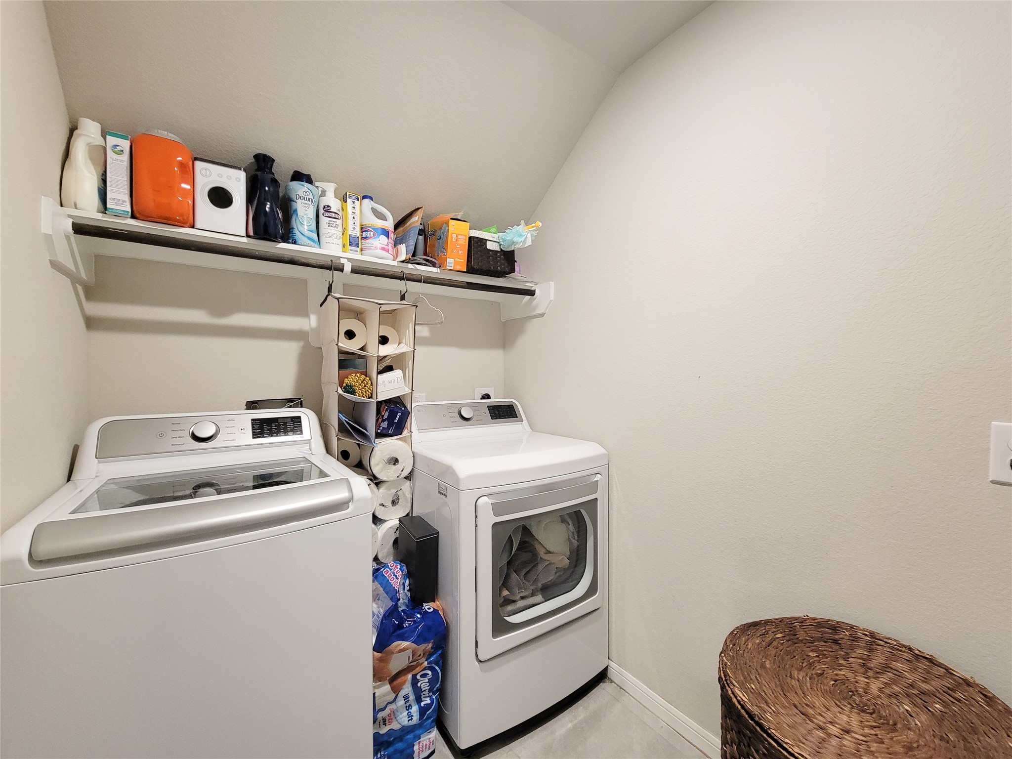8003 Ecru Lane Rosharon, TX 77583 - Photo 29 of 36 a utility room with dryer and washer