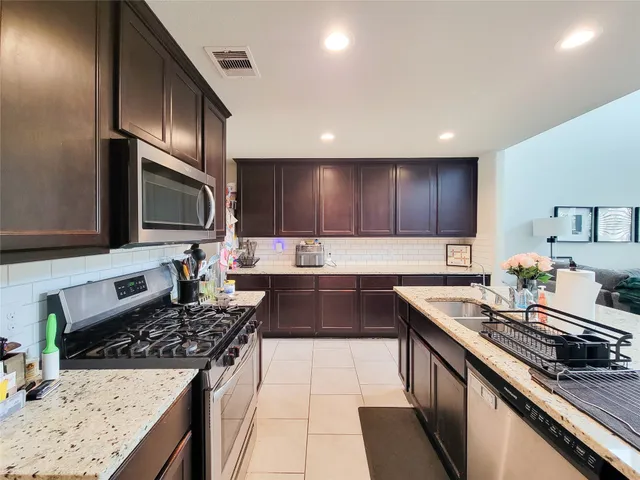 $330,000 | 8003 Ecru Lane, Rosharon, TX 77583