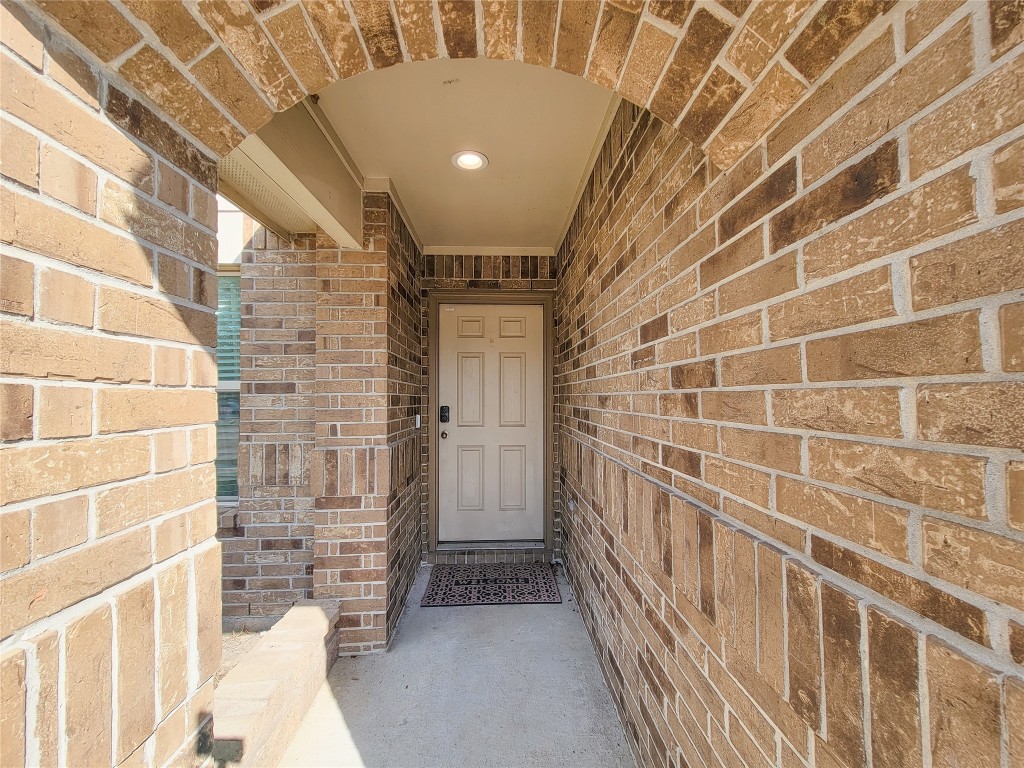 8003 Ecru Lane Rosharon, TX 77583 - Photo 6 of 35 Let's step inside...