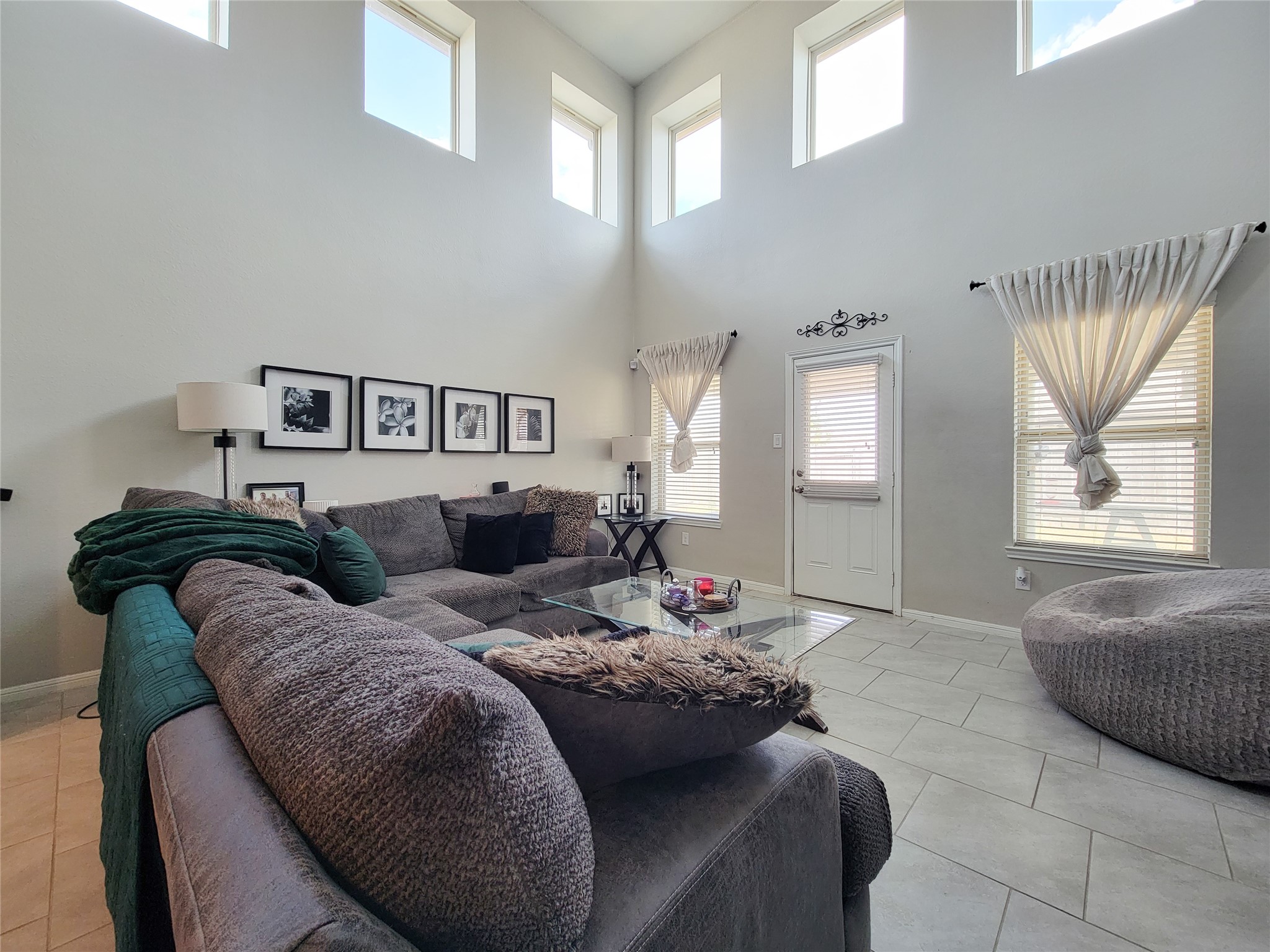 8003 Ecru Lane Rosharon, TX 77583 - Photo 10 of 35 A bright living room with soaring ceilings and windows that fill the space with natural sunlight.