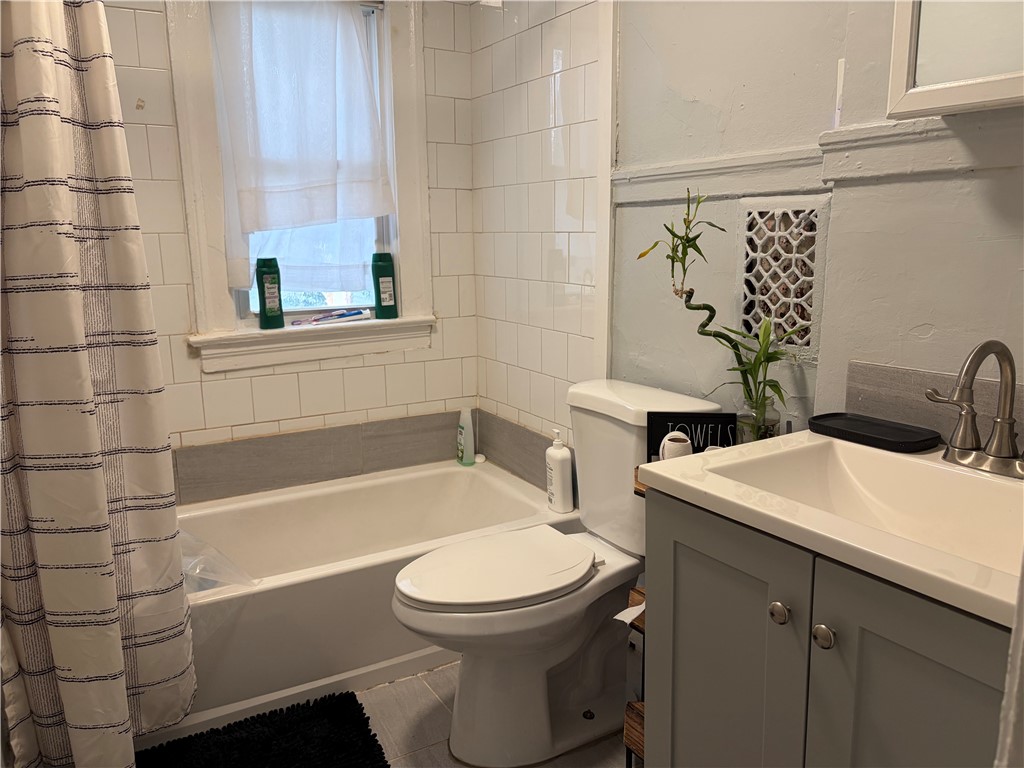 88 Fairbanks Street Rochester, NY 14621 - Photo 24 of 44 88 Fairbanks: bathroom