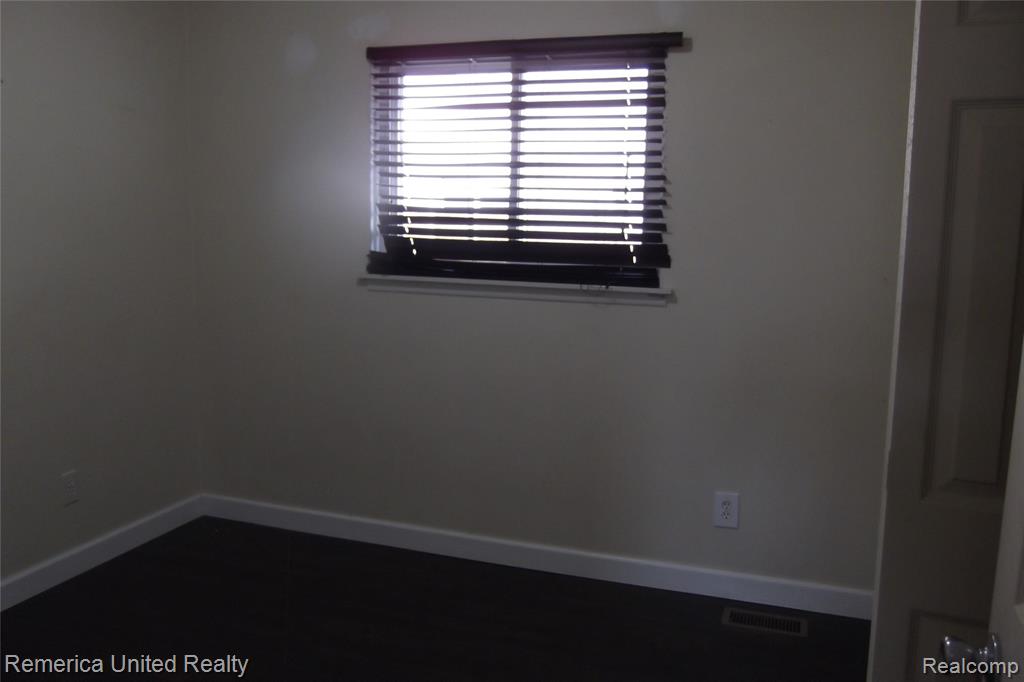 29221 Barrington Street Inkster, MI 48141 - Photo 10 of 13