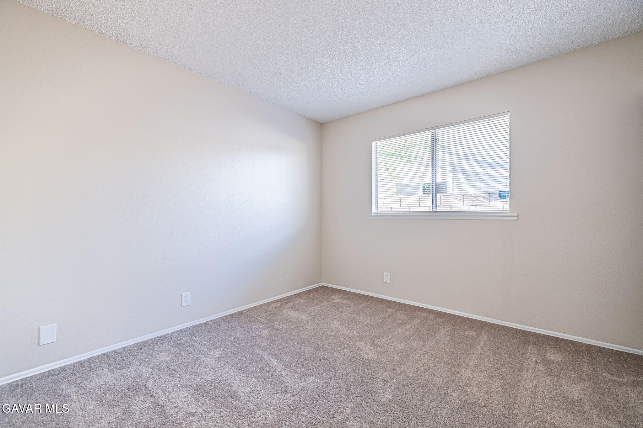 44422 Sancroft Avenue Lancaster, CA 93535 - Photo 20 of 35 an empty room with windows