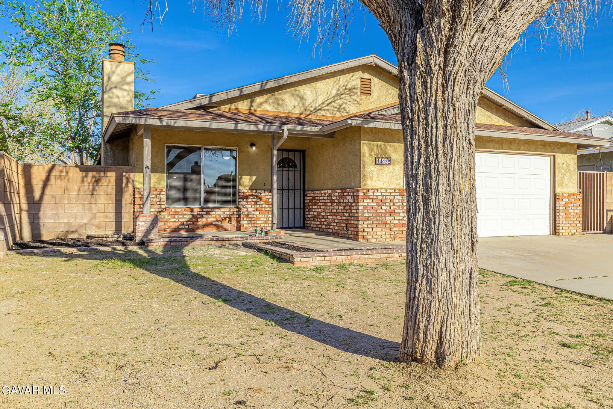 44422 Sancroft Avenue Lancaster, CA 93535 - Photo 2 of 35 a view of a house with swimming pool and sitting area