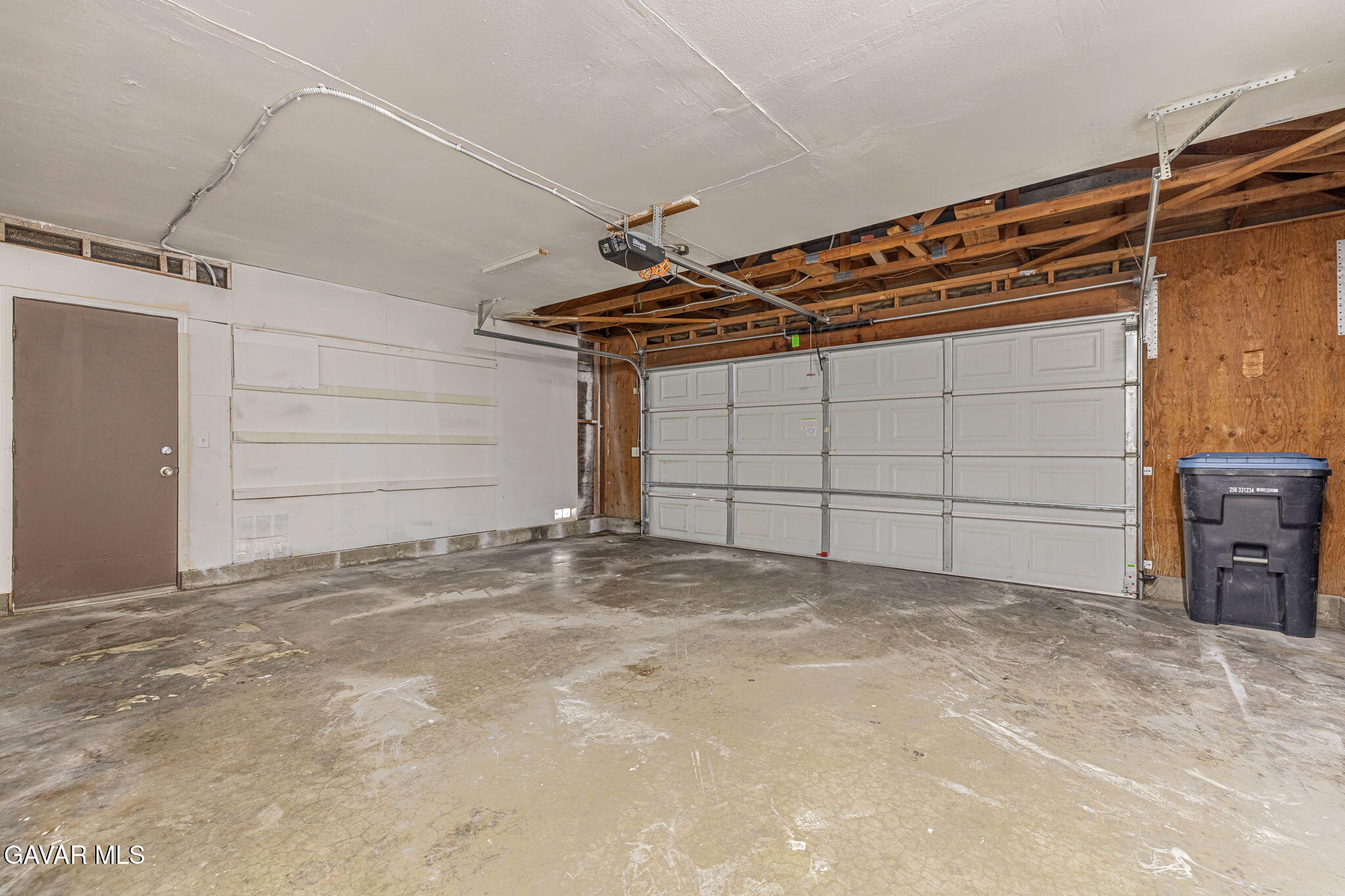 44422 Sancroft Avenue Lancaster, CA 93535 - Photo 33 of 35 a view of a garage