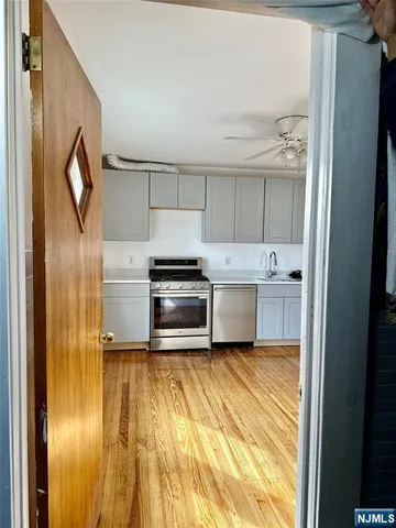 $3,200 | 227 Hamilton Avenue, Unit 2, Hasbrouck Heights, NJ 07604