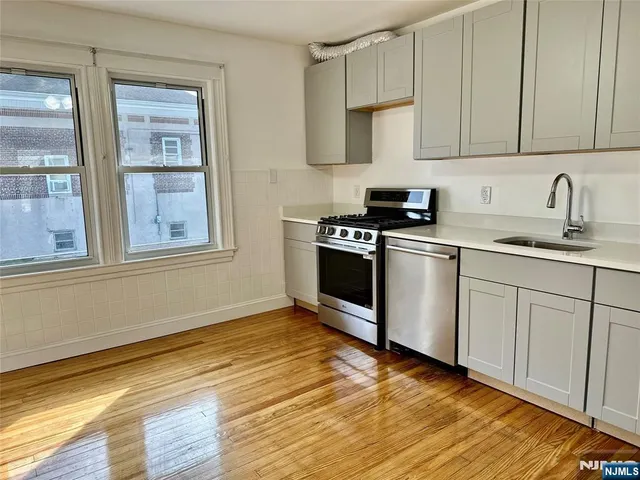 $3,200 | 227 Hamilton Avenue, Unit 2, Hasbrouck Heights, NJ 07604