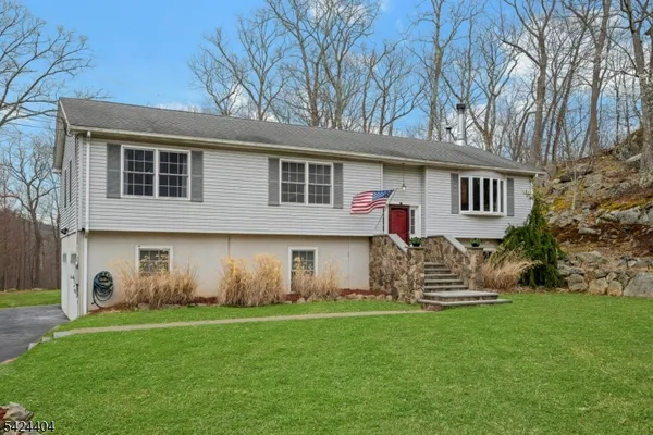 $649,000 | 4 Andover Mohawk Road, Sparta, NJ 07871