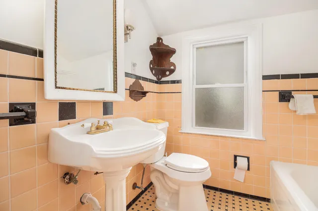 $398,000 | 6953 Mayburn Street, Dearborn Heights, MI 48127