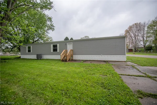 $89,900 | 14000 Lincoln Street Southeast, Unit 32, Minerva, OH 44657
