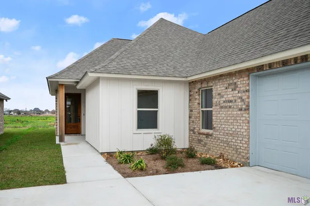 $378,999 | 3237 Creekmere Lane, Baton Rouge, LA 70810