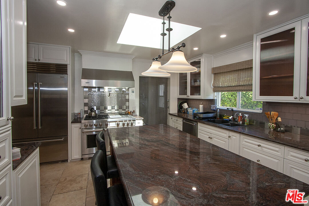 1173 South Point View Street Los Angeles, CA 90035 - Photo 9 of 18