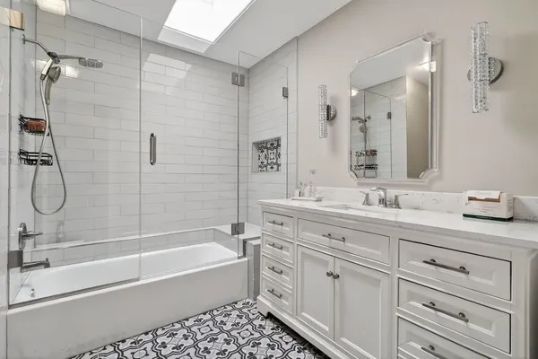 $465,000 | 962 Shoreline Road, Unit 898, Lake Barrington, IL 60010