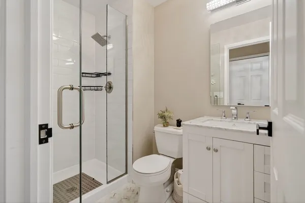$465,000 | 962 Shoreline Road, Unit 898, Lake Barrington, IL 60010