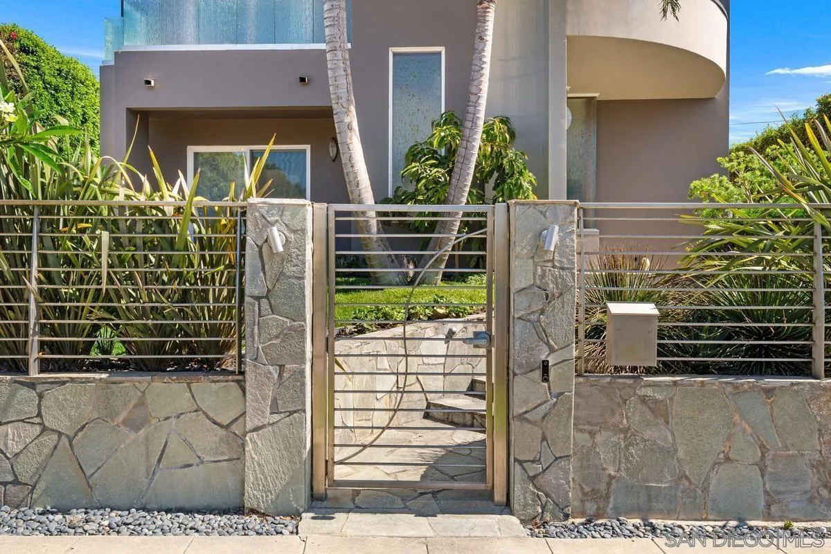 7911 El Paseo Grande La Jolla, CA 92037 - Photo 5 of 32 a house view with a garden