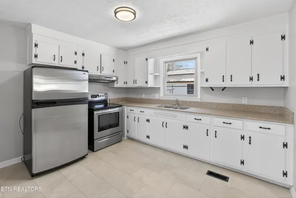 $339,000 | 1715 Levy Drive, Powell, TN 37849