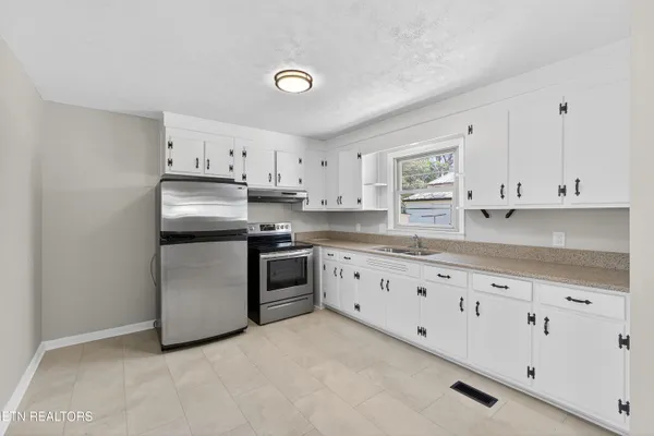 $339,000 | 1715 Levy Drive, Powell, TN 37849