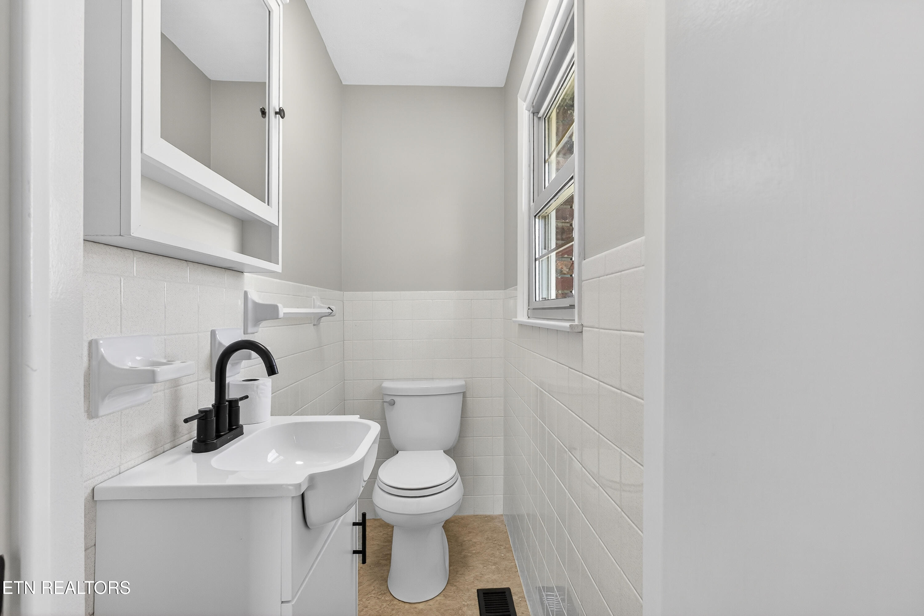 1715 Levy Drive Powell, TN 37849 - Photo 5 of 16 LB1A4901