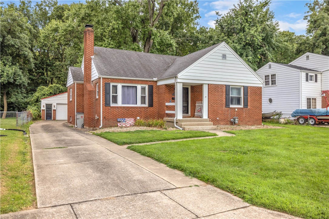 2335 West Forest Avenue Decatur, IL 62522 - Photo 2 of 30