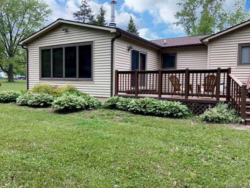 5292 Howe Road Grand Blanc, MI 48439 - Photo 16 of 16 Back deck in Summer