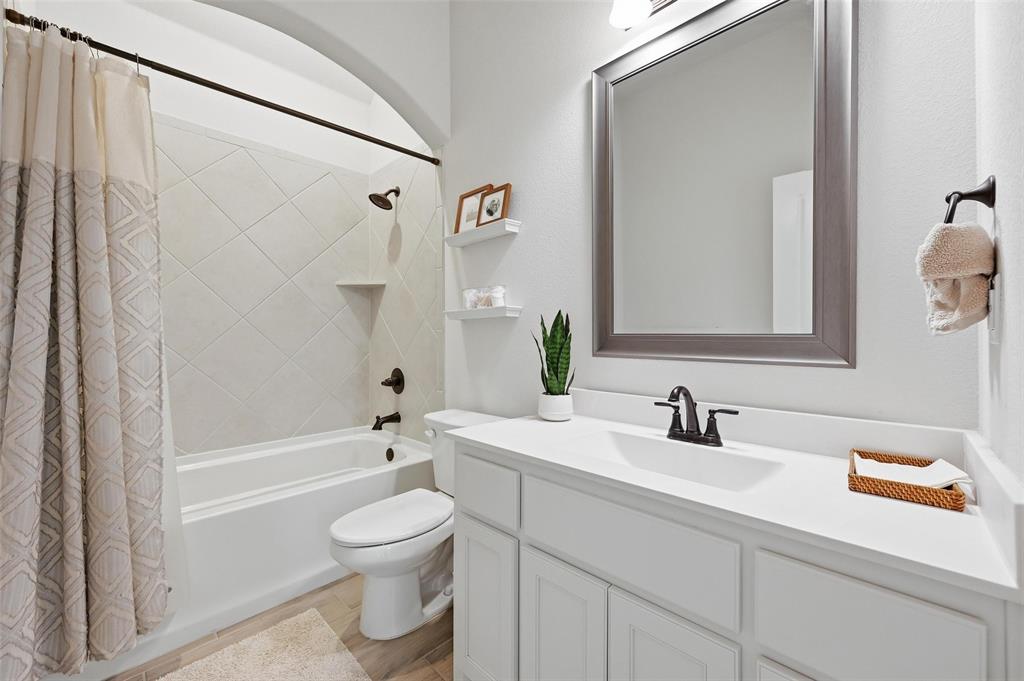 4425 Dandelion Lane Midlothian, TX 76065 - Photo 28 of 40 a bathroom with a toilet a sink and a bathtub