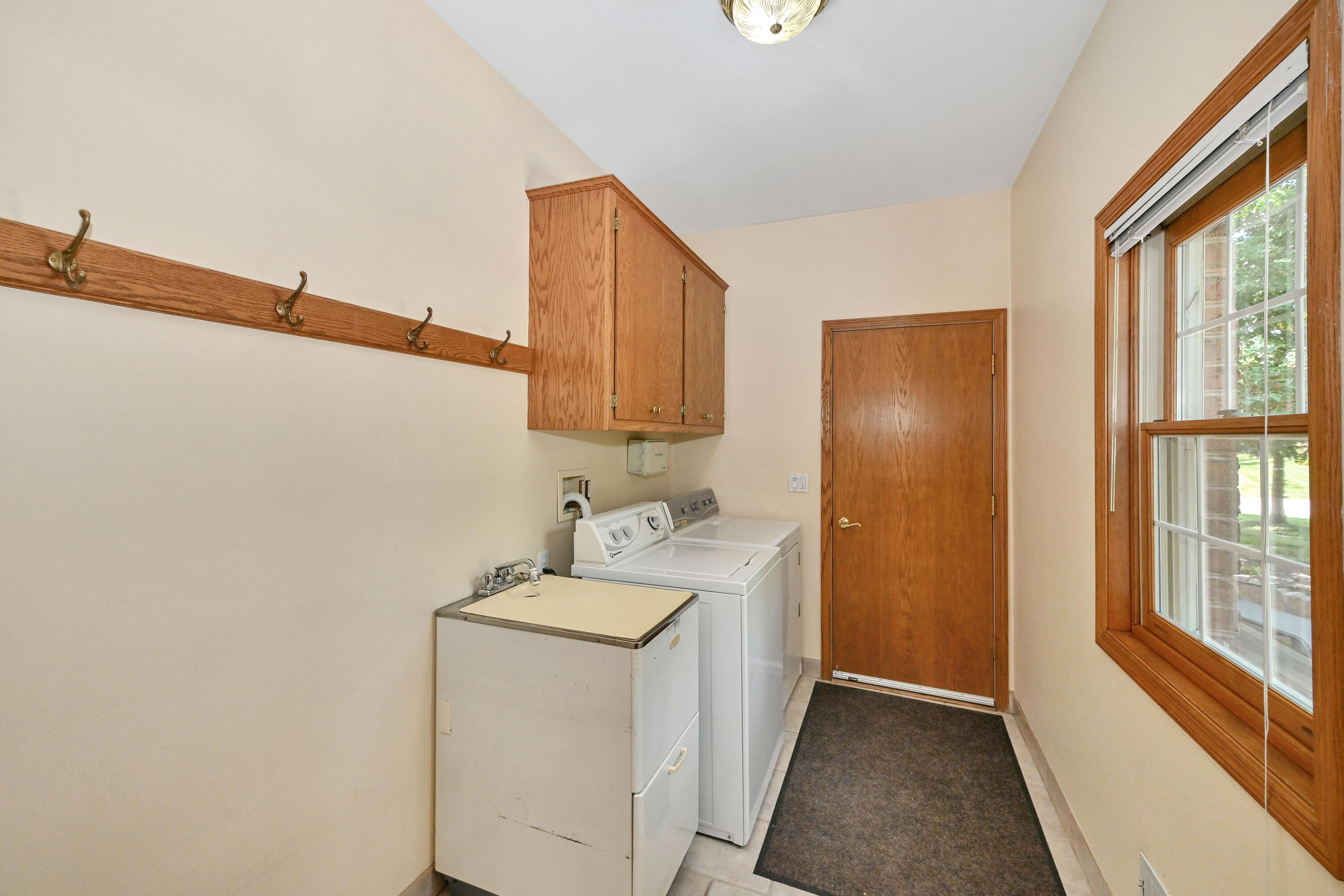 3230 Yale Court Brookfield, WI 53005 - Photo 18 of 41 Main Floor Laundry