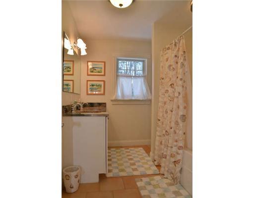 26 Arnold Road Freeport, ME 04032 - Photo 19 of 25 Bathroom.